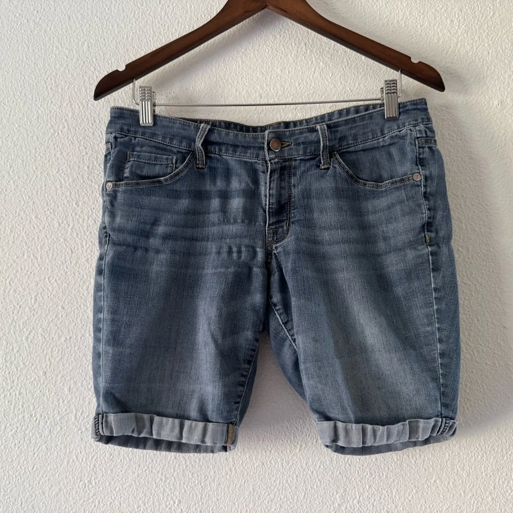 Old Navy Women's Mid-Rise Bermuda Denim Shorts Size 8 Classic Relaxed Casual